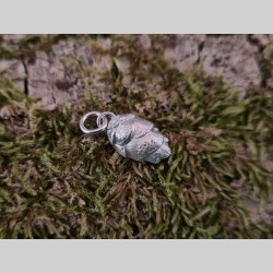 Pendentif petite pive